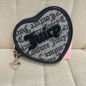 NEW Juicy‎ Couture Black Paparazzi Heart Heart Zip Around Wristlet